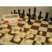 Zestaw: Zegar elektroniczny, figury szachowe plastikowe, szachownica zwijana, torba (Z-35/e)